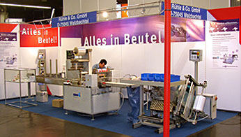 Schlauchbeutel-Verpackungsmaschine SMH - 520 Servo auf der Fachpack in Nürnberg